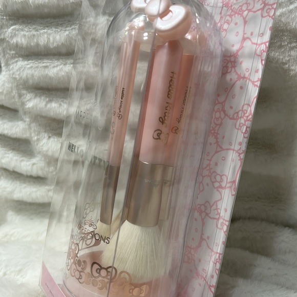 Hello Kitty Kawaii Icon 6 Piece Bell Jar Makeup Brush Gift Set - Picture 2 of 5